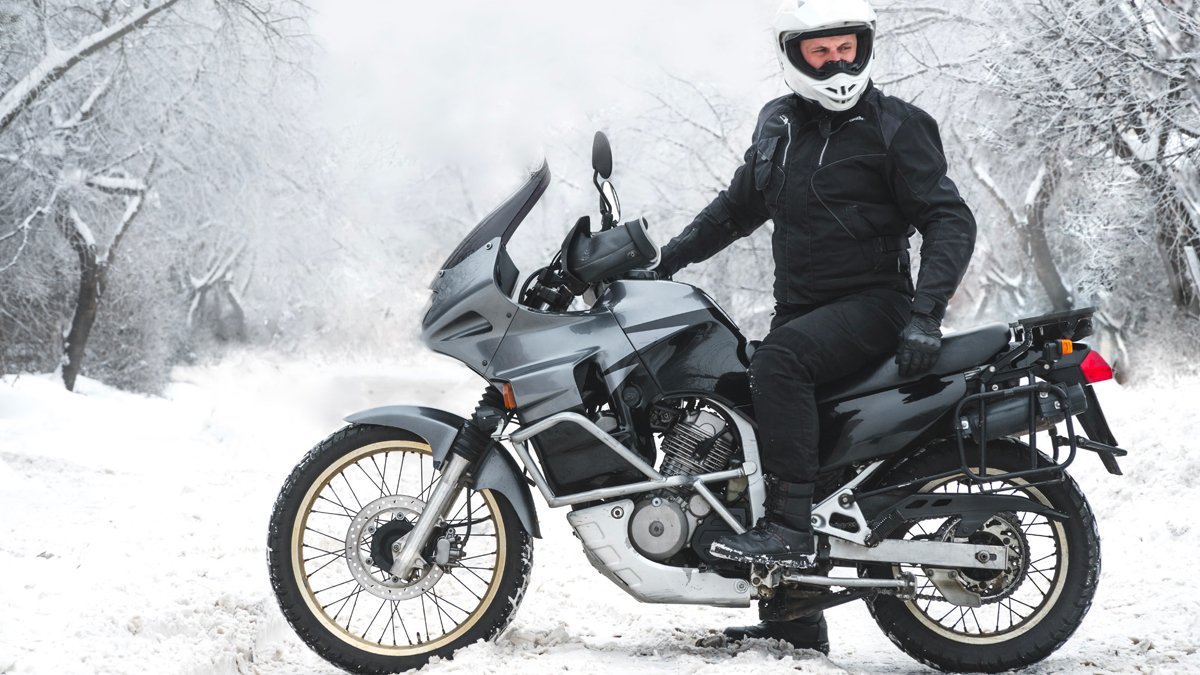 Comment s’équiper en hiver pour faire de la moto ?